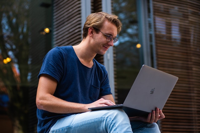 5 Helpful Tips for Applying for Your First Job