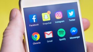 4 Benefits of Leveraging Social Media in the Job Search Process